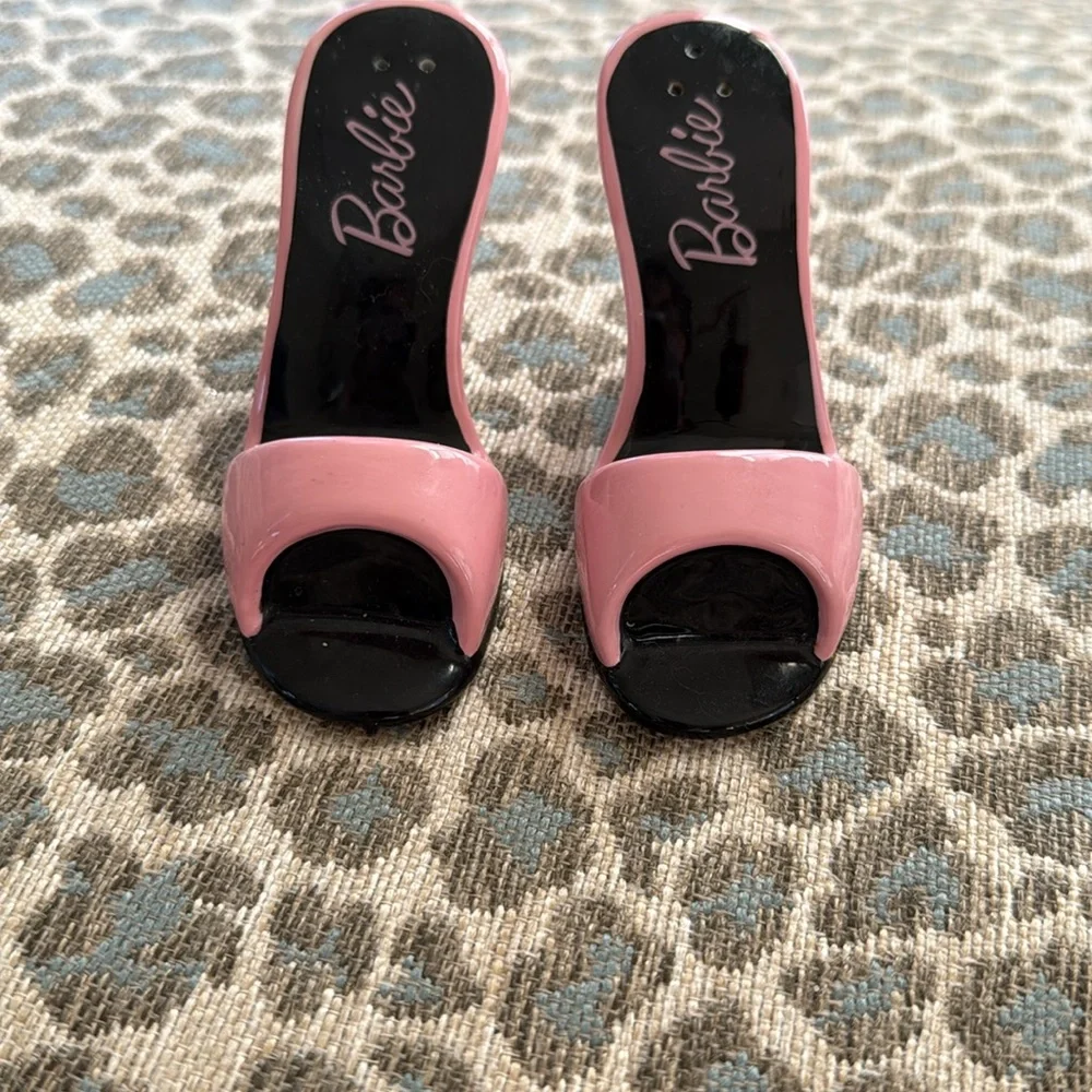 Mattell Barbie salt and pepper high heel shakers - Picture 2 of 5